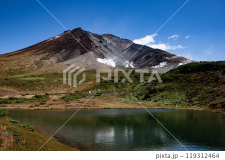 北海道主峰旭岳の鏡沼 北海道主峰旭岳の鏡沼 119312464