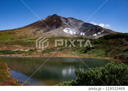 北海道主峰旭岳の鏡沼 北海道主峰旭岳の鏡沼 119312469