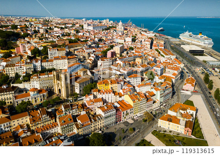Historical areas of Lisbon with Cathedral on Tagus river Historical areas of Lisbon with Cathedral on Tagus river 119313615