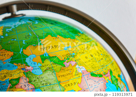 地球儀の中央アジアと周辺地域の背景 - シルクロードが繋ぐ多様な文化 地球儀の中央アジアと周辺地域の背景 - シルクロードが繋ぐ多様な文化 119313971