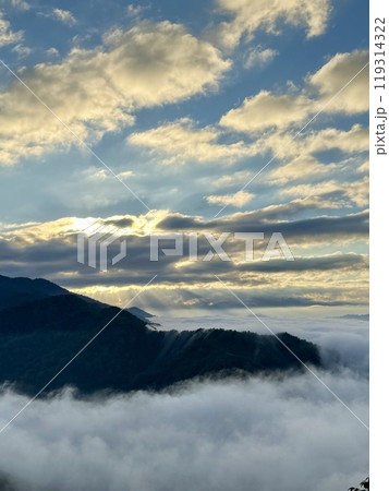一生に一度は見たい絶景　滝雲 119314322