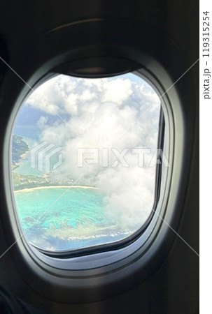 飛行機から見える海 119315254