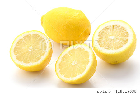 新鮮なレモン （ 白背景 ） 119315639