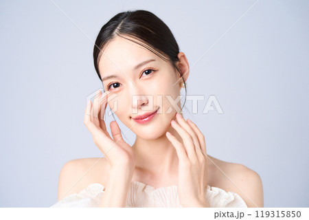 優しい表情の若い女性 優しい表情の若い女性 119315850