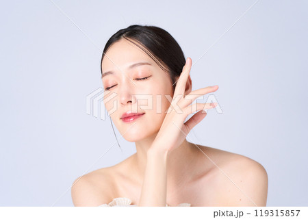 優しい表情の若い女性 優しい表情の若い女性 119315857