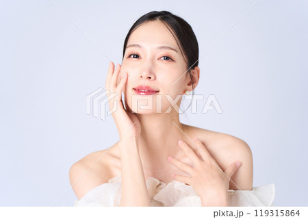 優しい表情の若い女性 優しい表情の若い女性 119315864