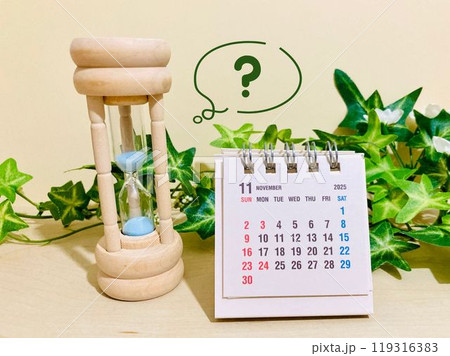 11月卓上カレンダーと砂時計 119316383
