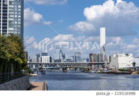 東京品川　運河沿いの風景 119316996