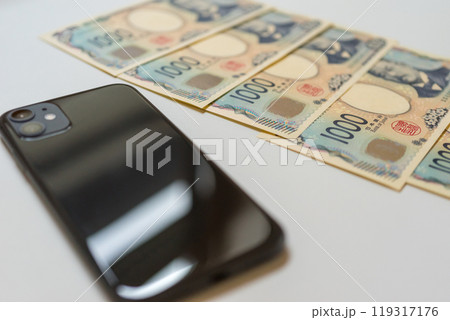 2024年の新千円札とスマホ 2024年の新千円札とスマホ 119317176