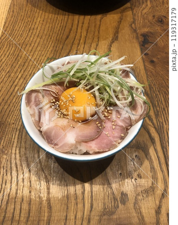 みそら堂　とろーり卵黄大判レアチャーシュー丼　佐野店　 119317179