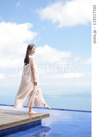 びわこテラス　女性　後ろ姿　観光　景色　アクティビティ 119317582