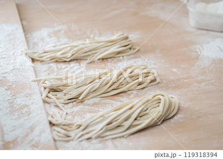 手打ちうどん 生めん 手打ちうどん 生めん 119318394