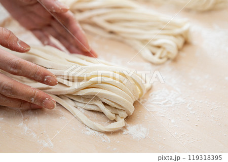 手打ちうどん　生めん 119318395