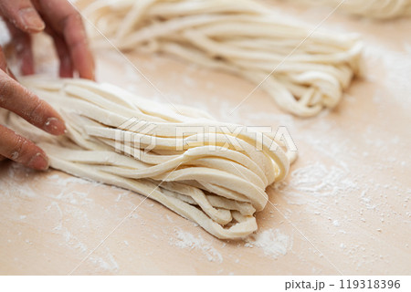 手打ちうどん 生めん 手打ちうどん 生めん 119318396