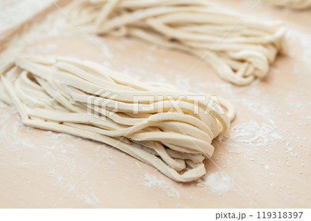 手打ちうどん 生めん 手打ちうどん 生めん 119318397