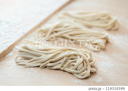 手打ちうどん 生めん 手打ちうどん 生めん 119318399