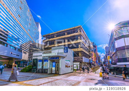 日本の横浜都市景観 相鉄横浜駅や横浜市営地下鉄ブルーライン横浜駅出入口などを望む＝9日 119318926