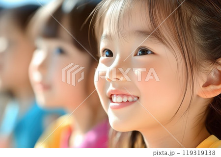 日本の小学校で学ぶベトナム人の子供 119319138