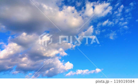 雲の多い青空 119319384