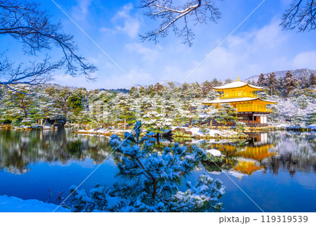 雪の金閣寺 119319539