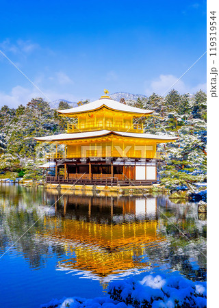 雪の金閣寺 119319544