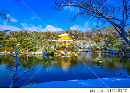 雪の金閣寺 119319547