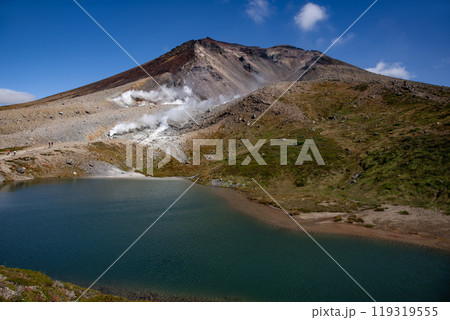北海道主峰旭岳の冠雪 119319555