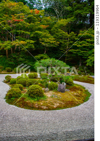 【京都風景】曼殊院 鶴亀の枯山水の庭 【京都風景】曼殊院 鶴亀の枯山水の庭 119319964
