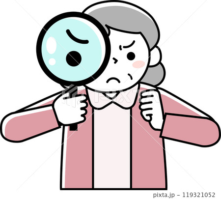 険しい表情で虫メガネをのぞくシニア女性の上半身 119321052