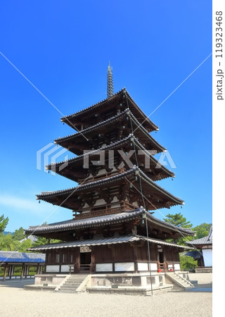 【奈良県】快晴下の法隆寺　五重塔 119323468