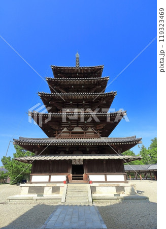 【奈良県】快晴下の法隆寺 五重塔 【奈良県】快晴下の法隆寺 五重塔 119323469