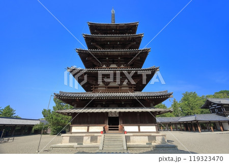 【奈良県】快晴下の法隆寺　五重塔 119323470
