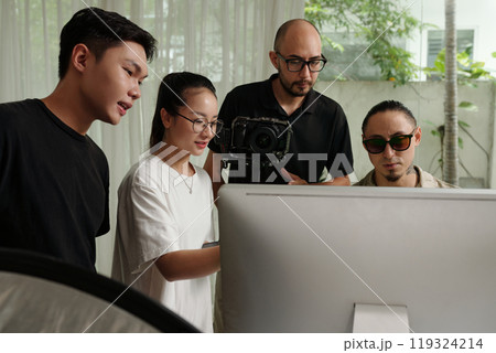 People Discussing Shoot In Team 119324214