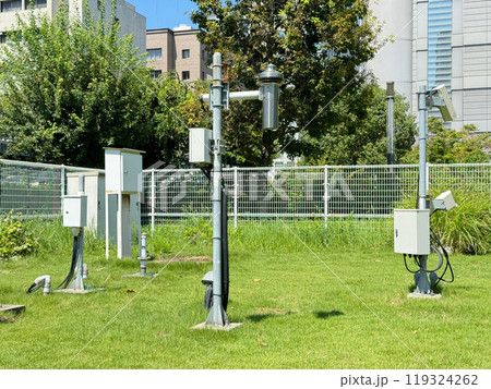 大阪管区気象台観測露場の通風筒（大阪市中央区） 119324262