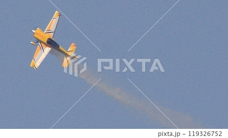 青空の頭上を通り抜けるラジコン機 2023年RC航空ページェント(11.3) 青空の頭上を通り抜けるラジコン機 2023年RC航空ページェント(11.3) 119326752