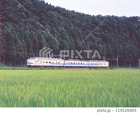 北陸本線を走る419系電車 119326803