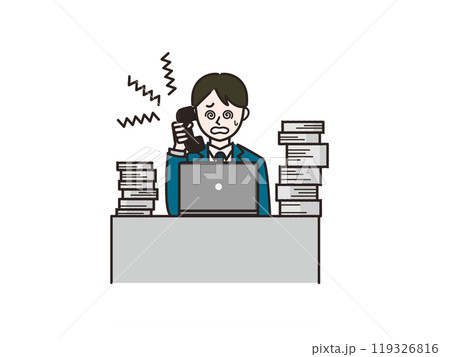 パワハラを受けるビジネスマン_過大な要求 119326816