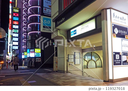 東京メトロ 新宿三丁目駅 東京メトロ 新宿三丁目駅 119327018