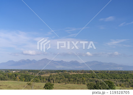 秋晴れの十勝牧場展望台からの風景　北海道音更町 119328705