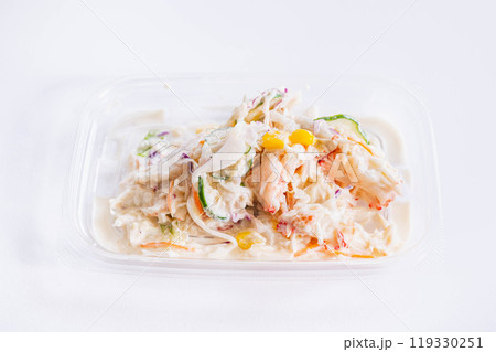 お惣菜のカニカマサラダ 119330251