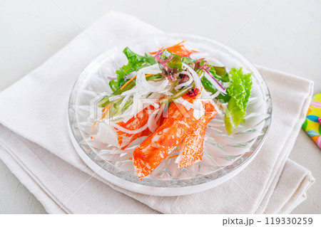 カニカマと海草と大根のサラダ 119330259