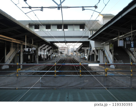 高架化したJR松山駅の元地上駅部分 高架化したJR松山駅の元地上駅部分 119330393