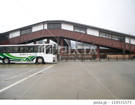 岐阜県の飛騨古川駅付近の跨線橋 岐阜県の飛騨古川駅付近の跨線橋 119331573