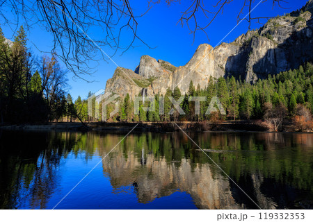 Sunny view of the Bridal Veil landscape in Yosemite National Park Sunny view of the Bridal Veil landscape in Yosemite National Park 119332353