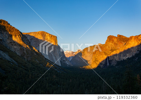 Sunny view of the valley view landscape at Yosemite National Park Sunny view of the valley view landscape at Yosemite National Park 119332360