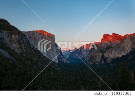 Sunny view of the valley view landscape at Yosemite National Park Sunny view of the valley view landscape at Yosemite National Park 119332363