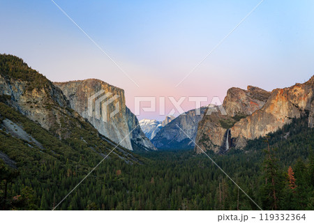 Sunny view of the valley view landscape at Yosemite National Park 119332364