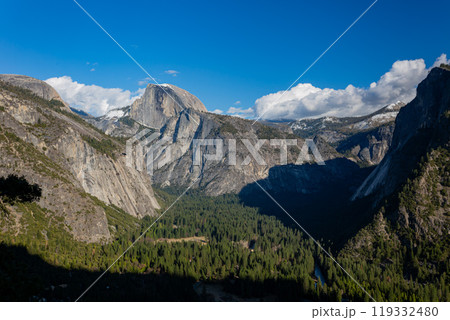 Sunny view of the beautiful half dome at Yosemite National Park 119332480