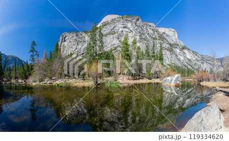 Sunny view of the mirror lake landscape in Yosemite National Park 119334620