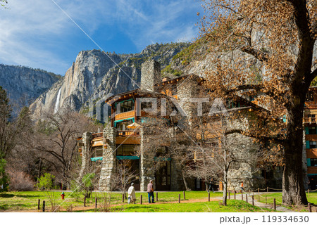 Exterior view of the famous The Ahwahnee hotel at Yosemite National Park 119334630